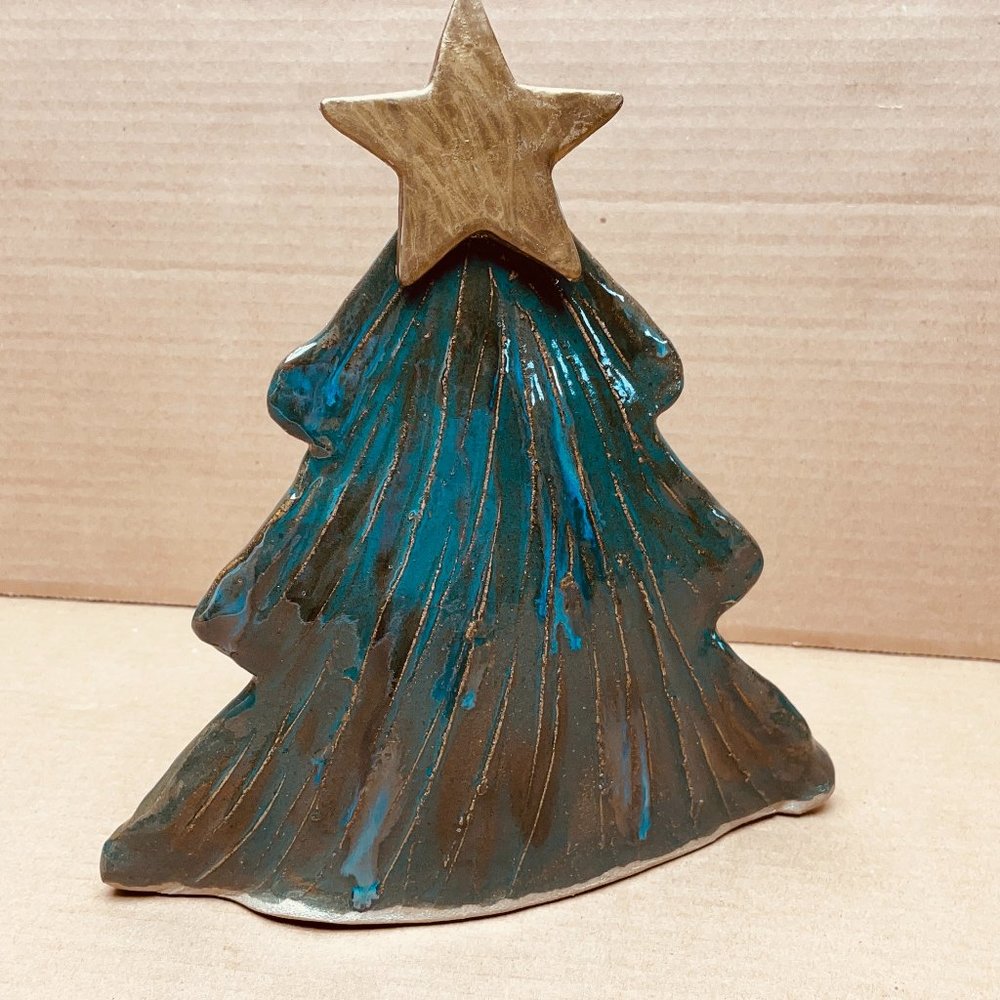 EUC Glazed Pottery Xmas Tree, Artist Sue Baldwin, 8 1/4" T x 7 3/4" L x 2" W